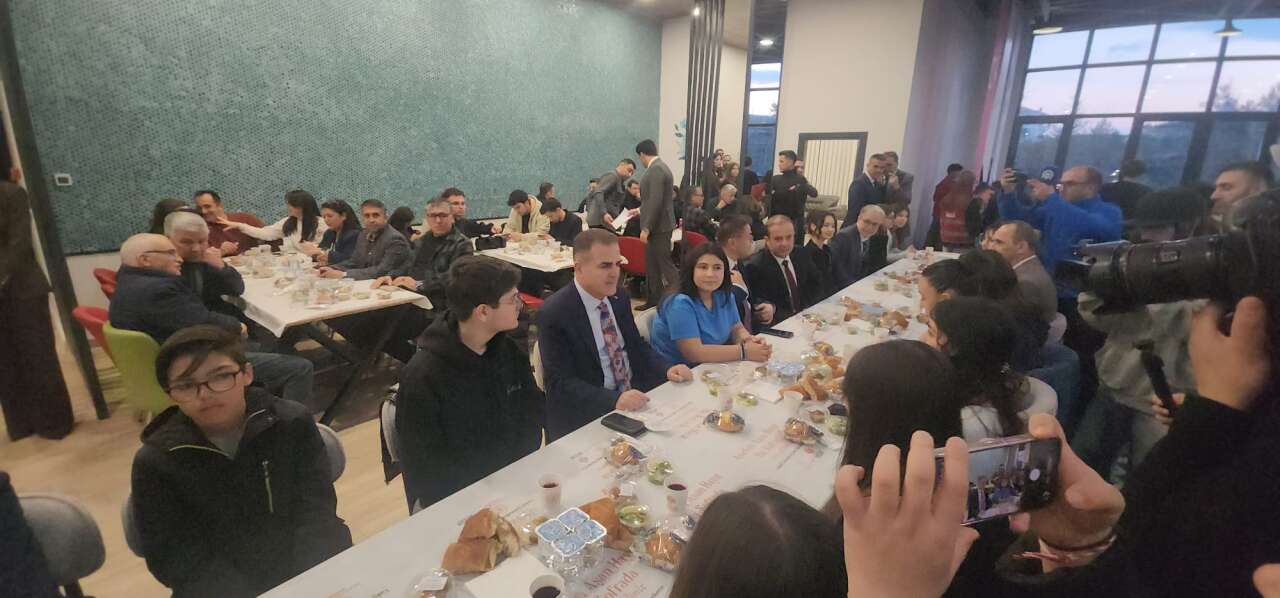 Muğla Valisi Akbıyık, Yatağan Millet Bahçesi’nde Gençlerle İftarda Buluştu 6